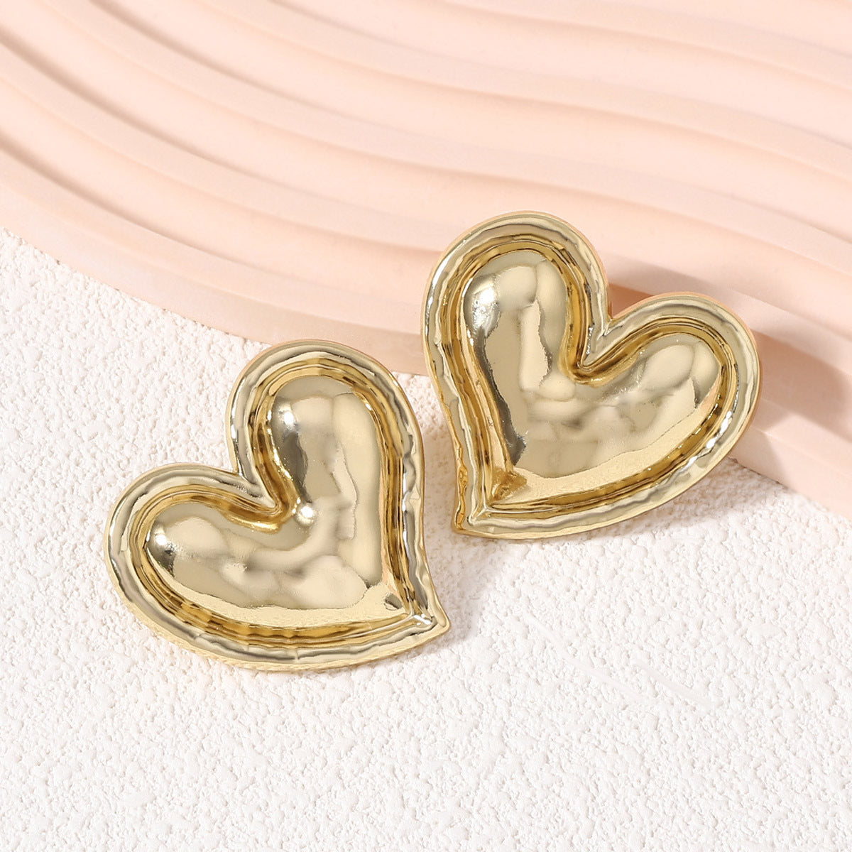 Elegant Gold Piece for Every Occasion