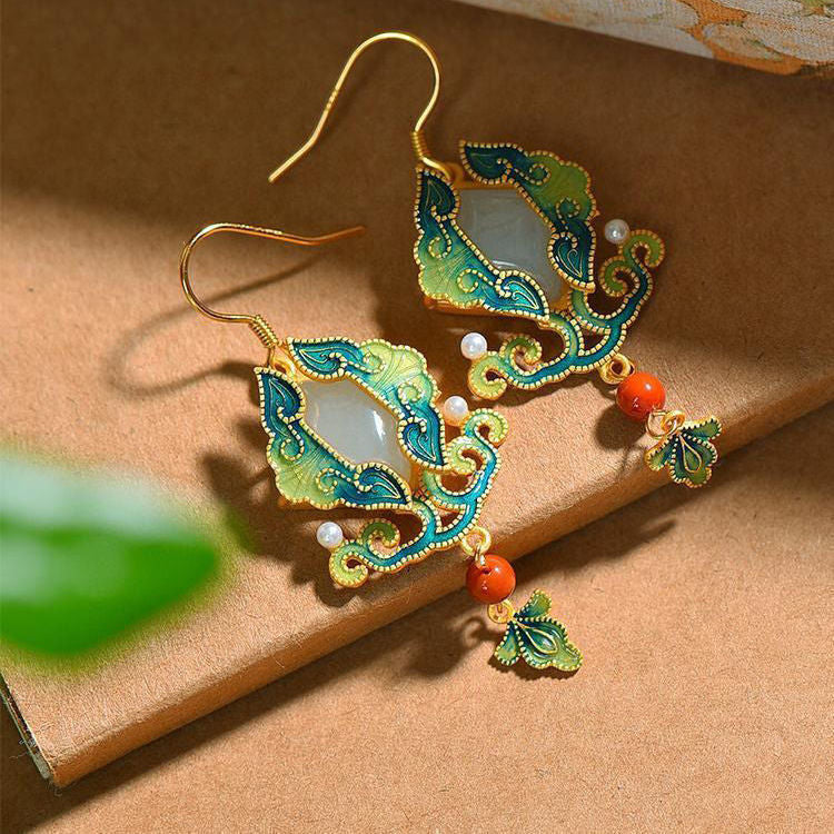 Classic Gold Earring with Timeless Appeal