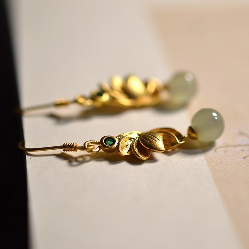 Romantic Gold Earring for Special Moments