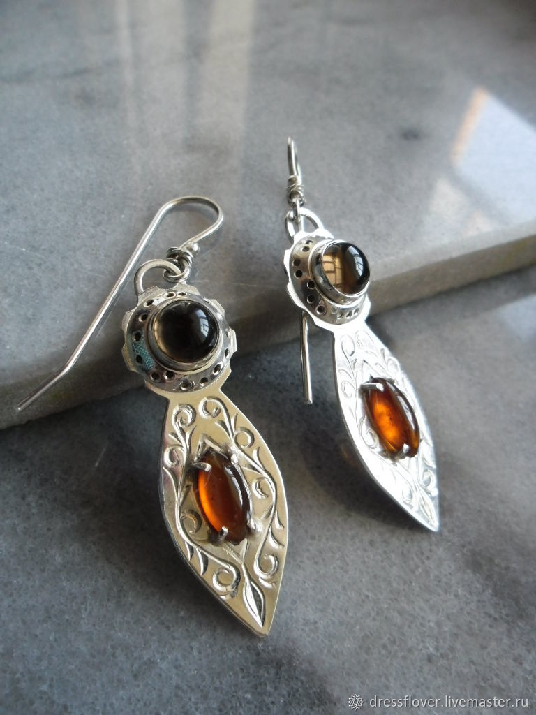 Charming Silver Earring for Any Occasion