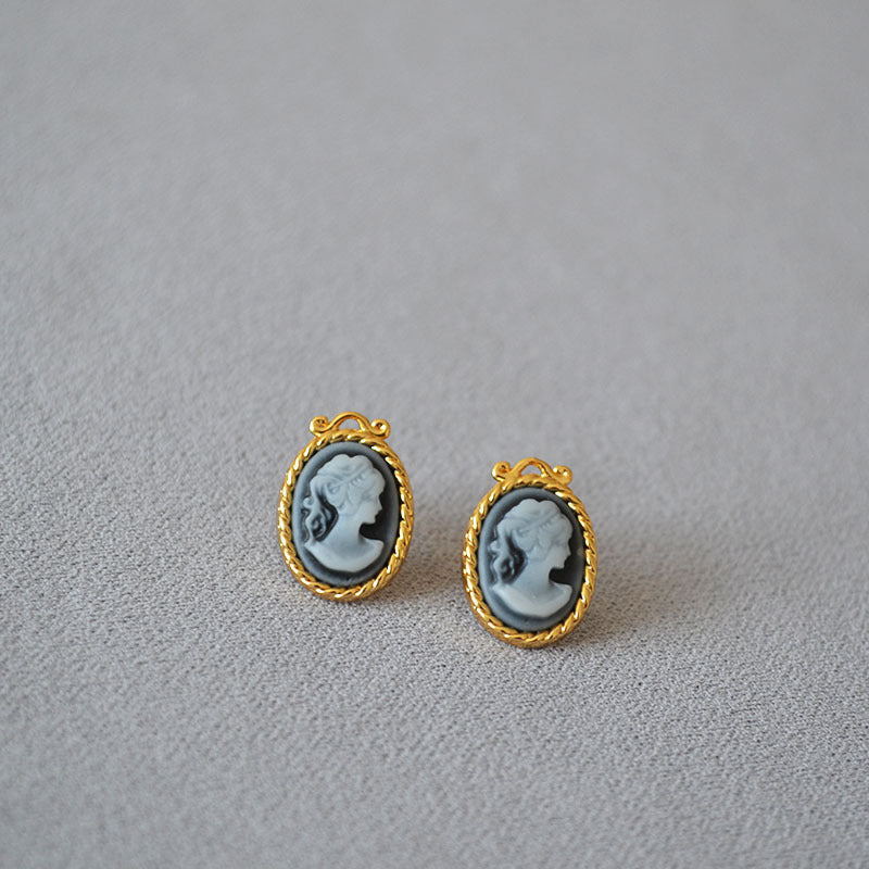 Elegant Gold Earring for Every Occasion