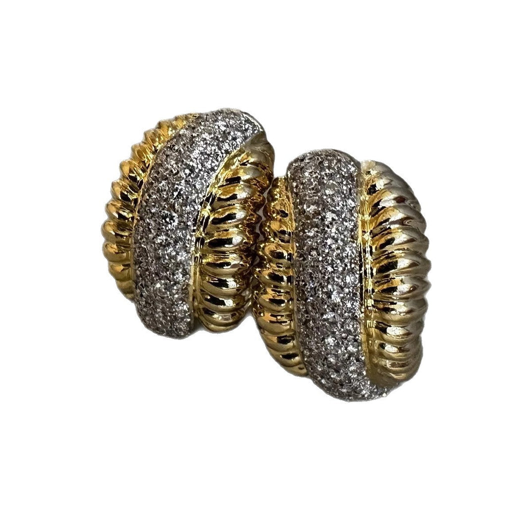 Elegant Gold Earring for Every Occasion