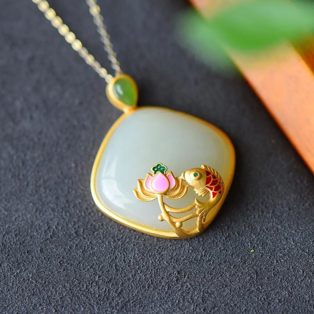 Beautiful Silver Necklace with Unique Style