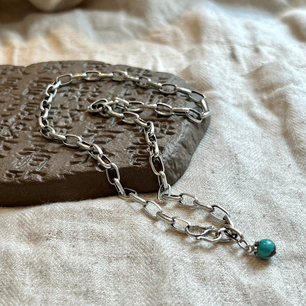Classic Silver Necklace with Timeless Appeal