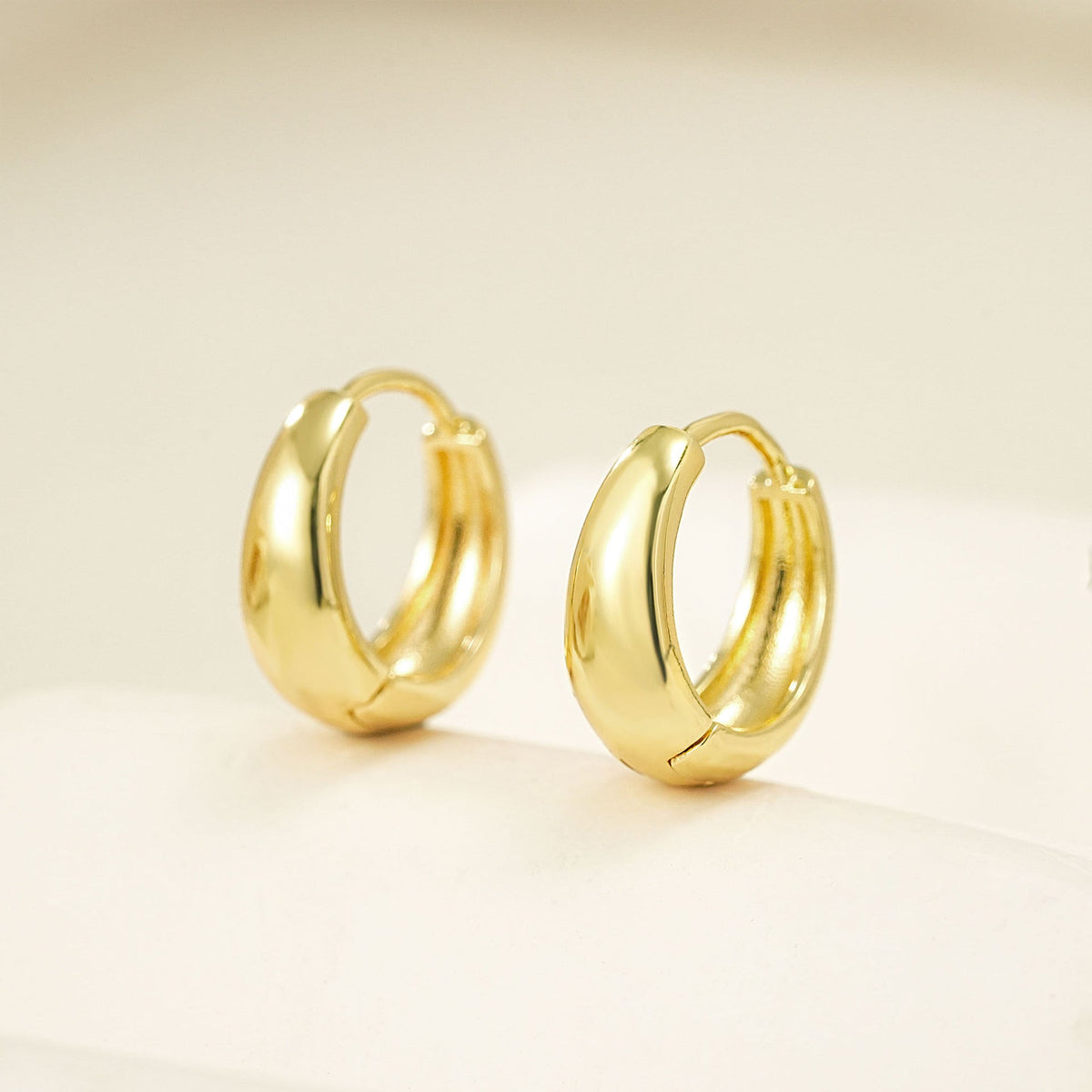 Classic Gold Earring with Timeless Appeal