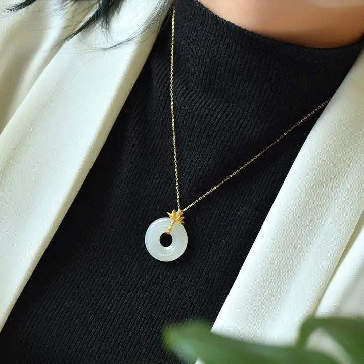 Romantic Gold Necklace for Special Moments