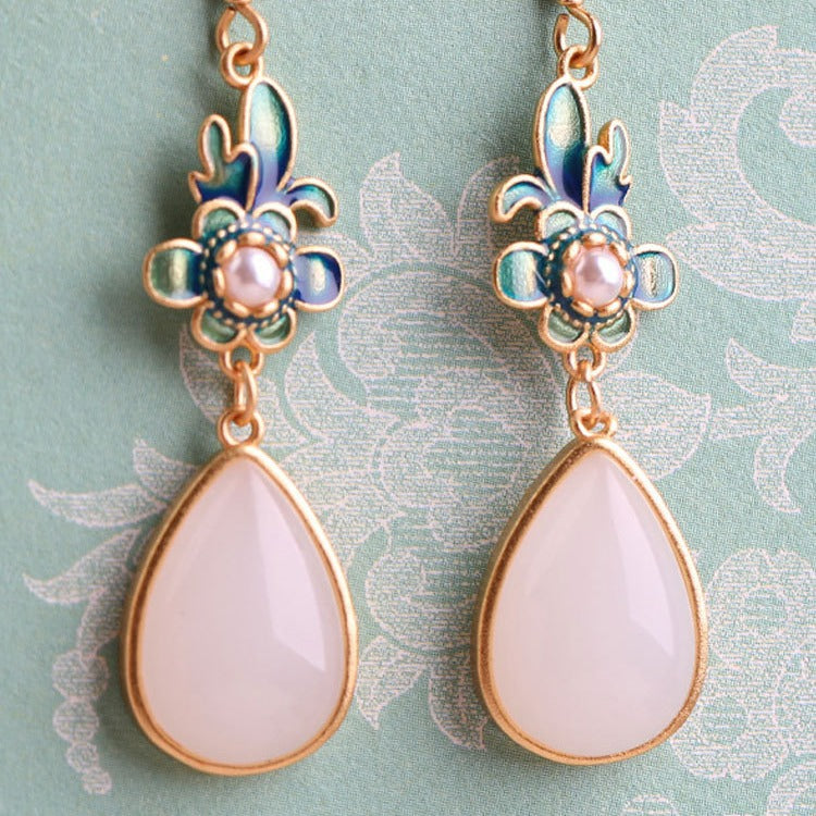 Charming Gold Earring for Any Occasion