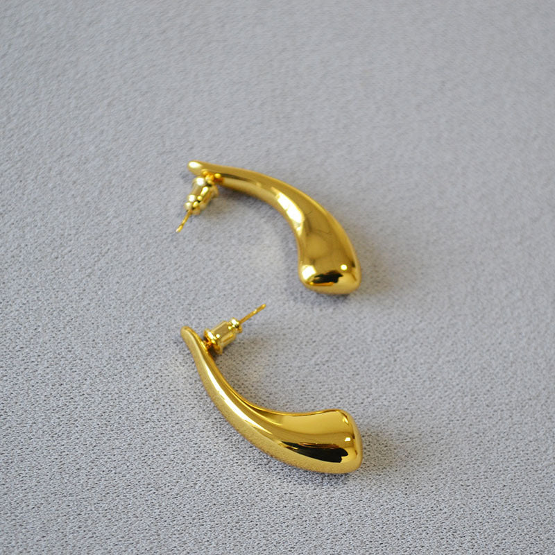 Charming Gold Earring for Any Occasion