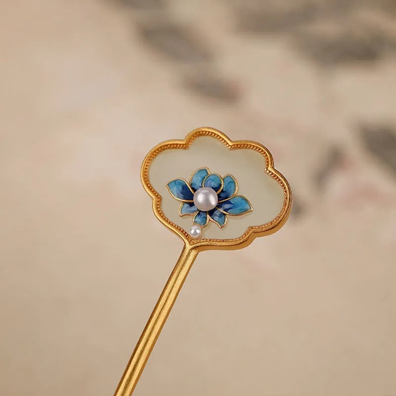 Beautiful Silver Piece with Unique Style