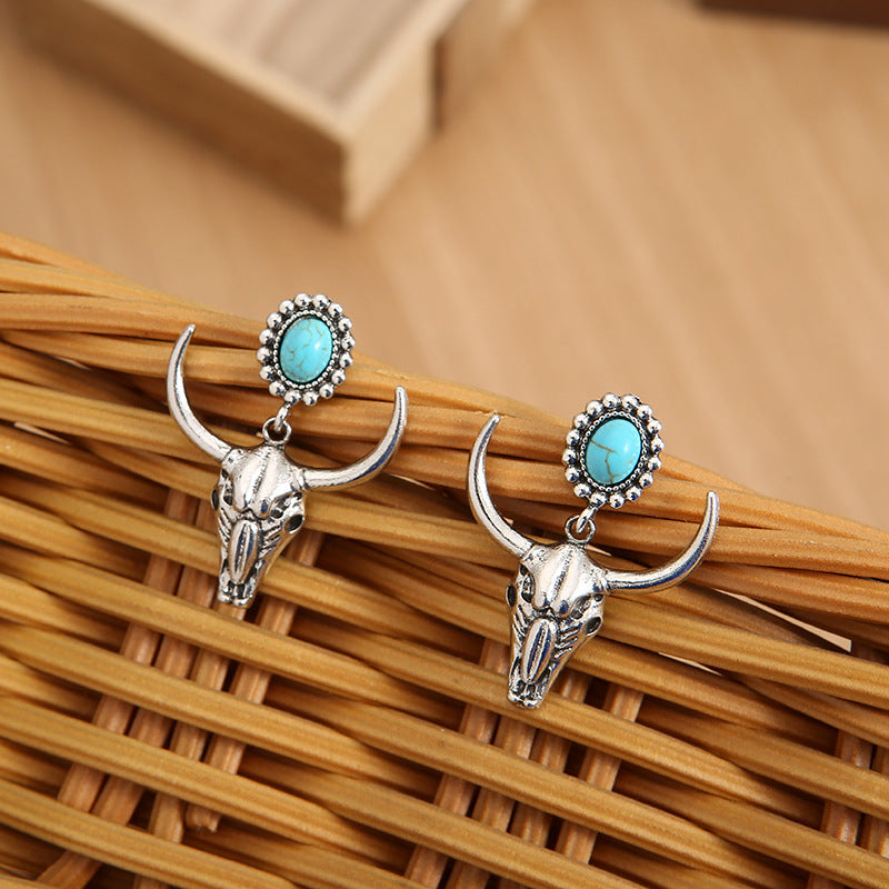 Charming Silver Earring for Any Occasion