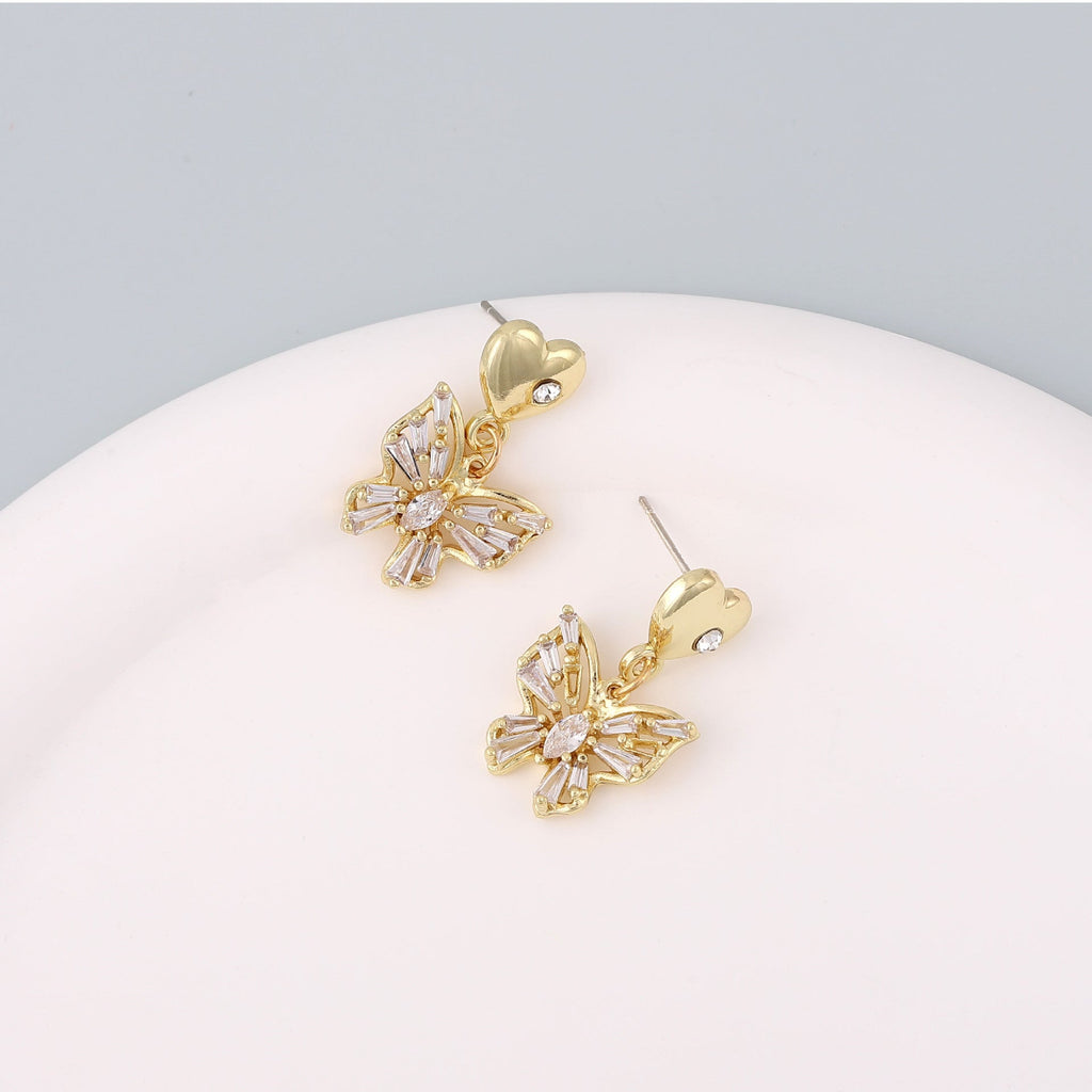 Charming Silver Earring for Any Occasion