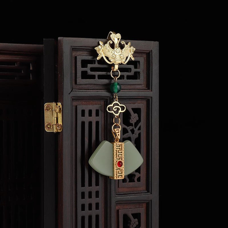Classic Pendant with Timeless Appeal