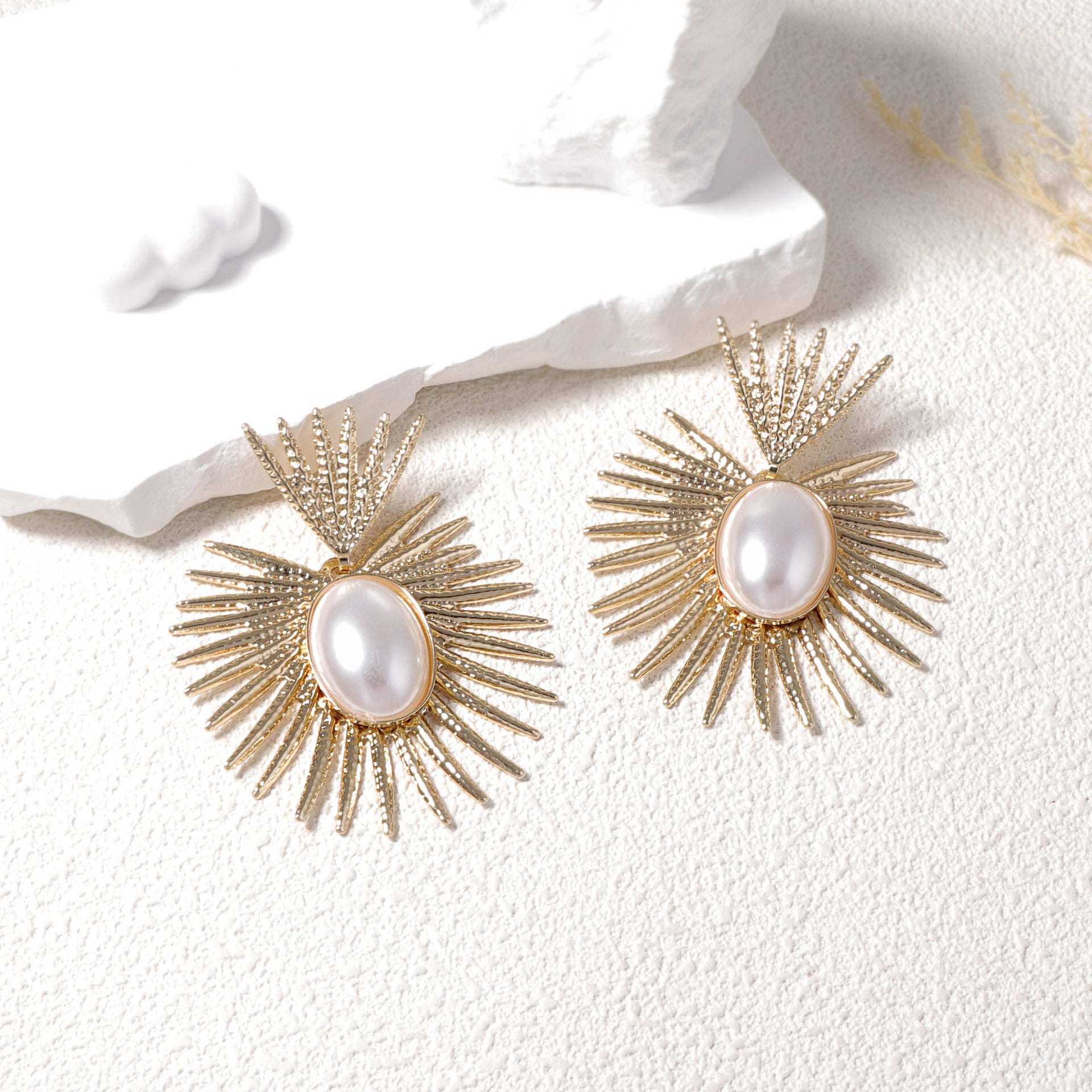 Classic Pearl Earring with Timeless Appeal
