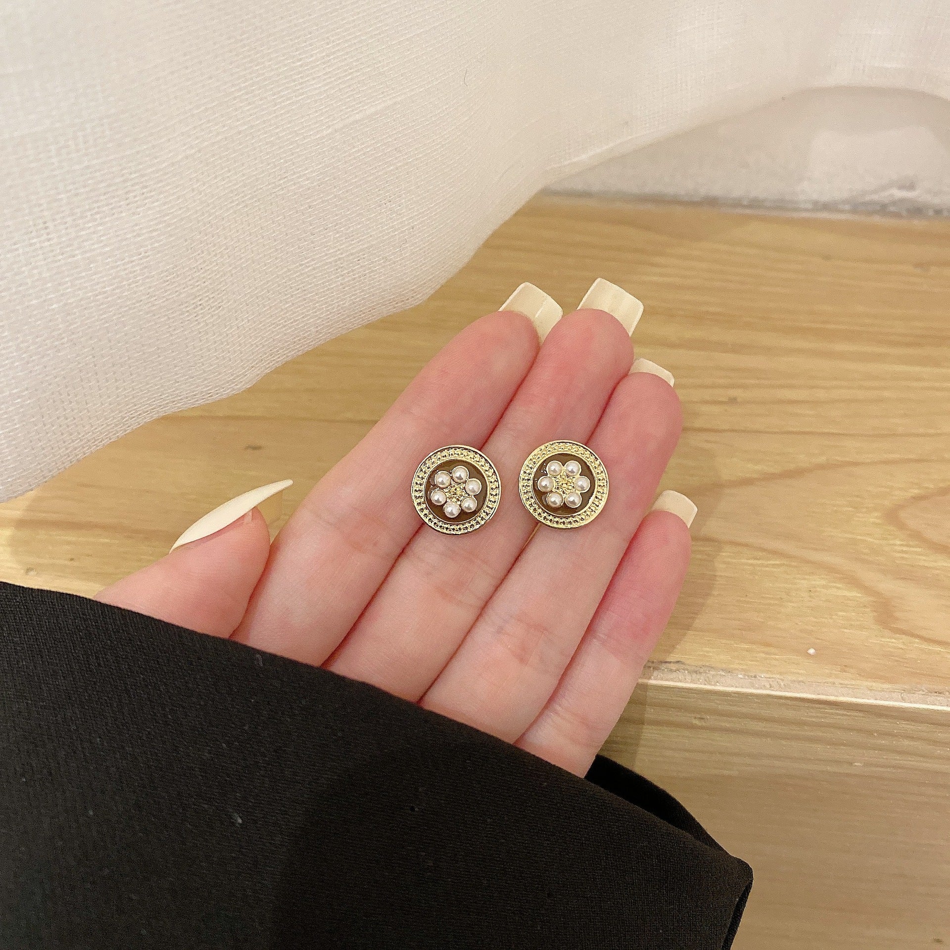 Classic Pearl Earring with Timeless Appeal