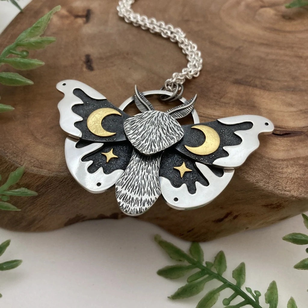 Classic Silver Necklace with Timeless Appeal