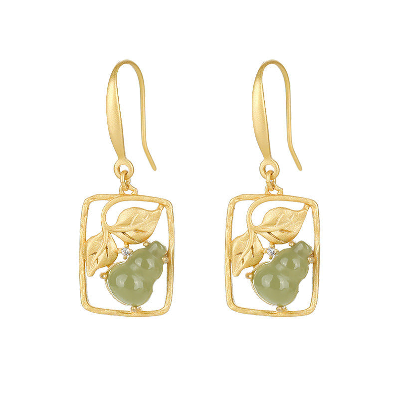 Charming Gold Earring for Any Occasion