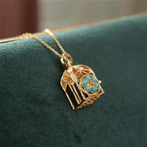 Romantic Gold Necklace for Special Moments
