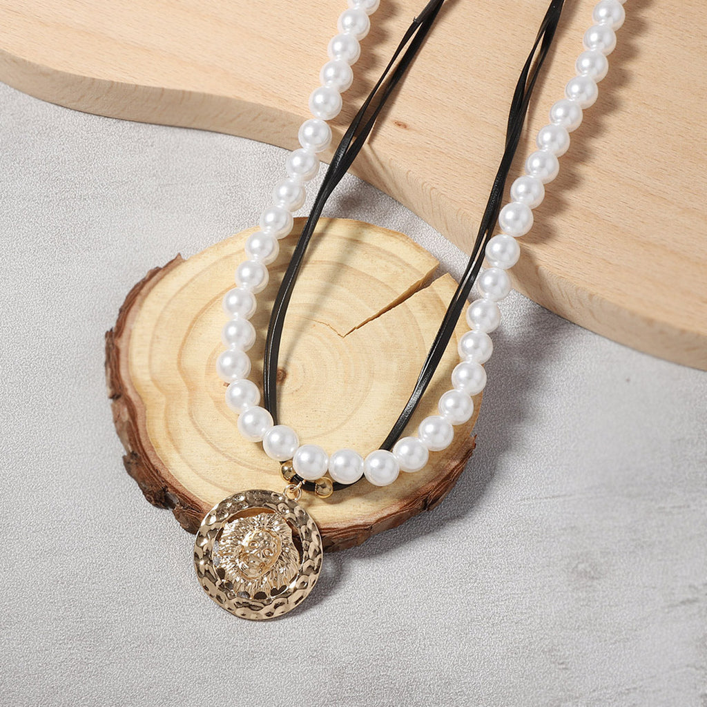 Classic Pearl Necklace with Timeless Appeal