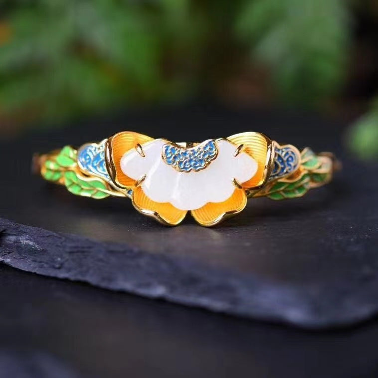 Classic Gold Bracelet with Timeless Appeal