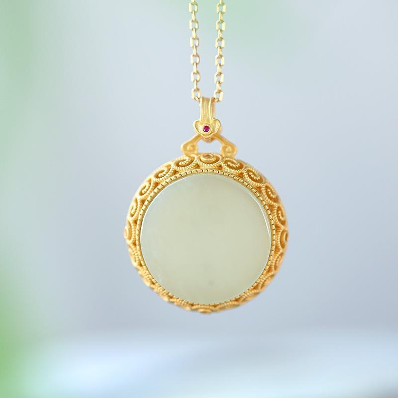 Beautiful Silver Necklace with Unique Style