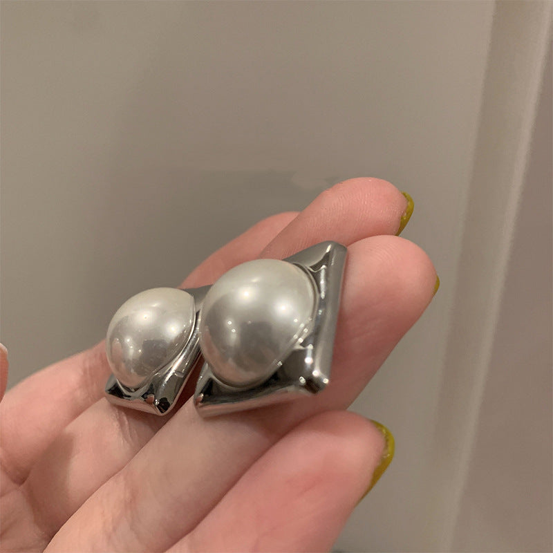 Romantic Pearl Earring for Special Moments