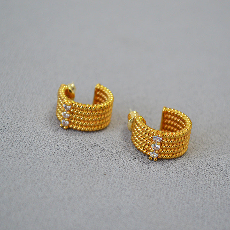 Elegant Gold Earring for Every Occasion