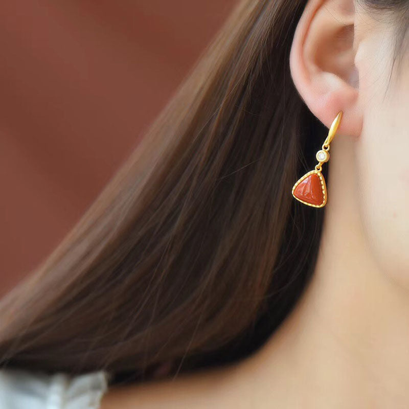 Classic Gold Earring with Timeless Appeal