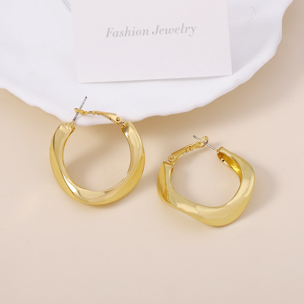 Charming Earring for Any Occasion