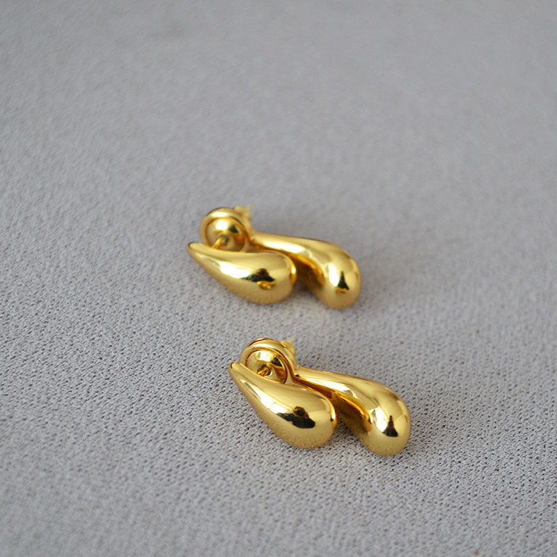 Classic Gold Earring with Timeless Appeal