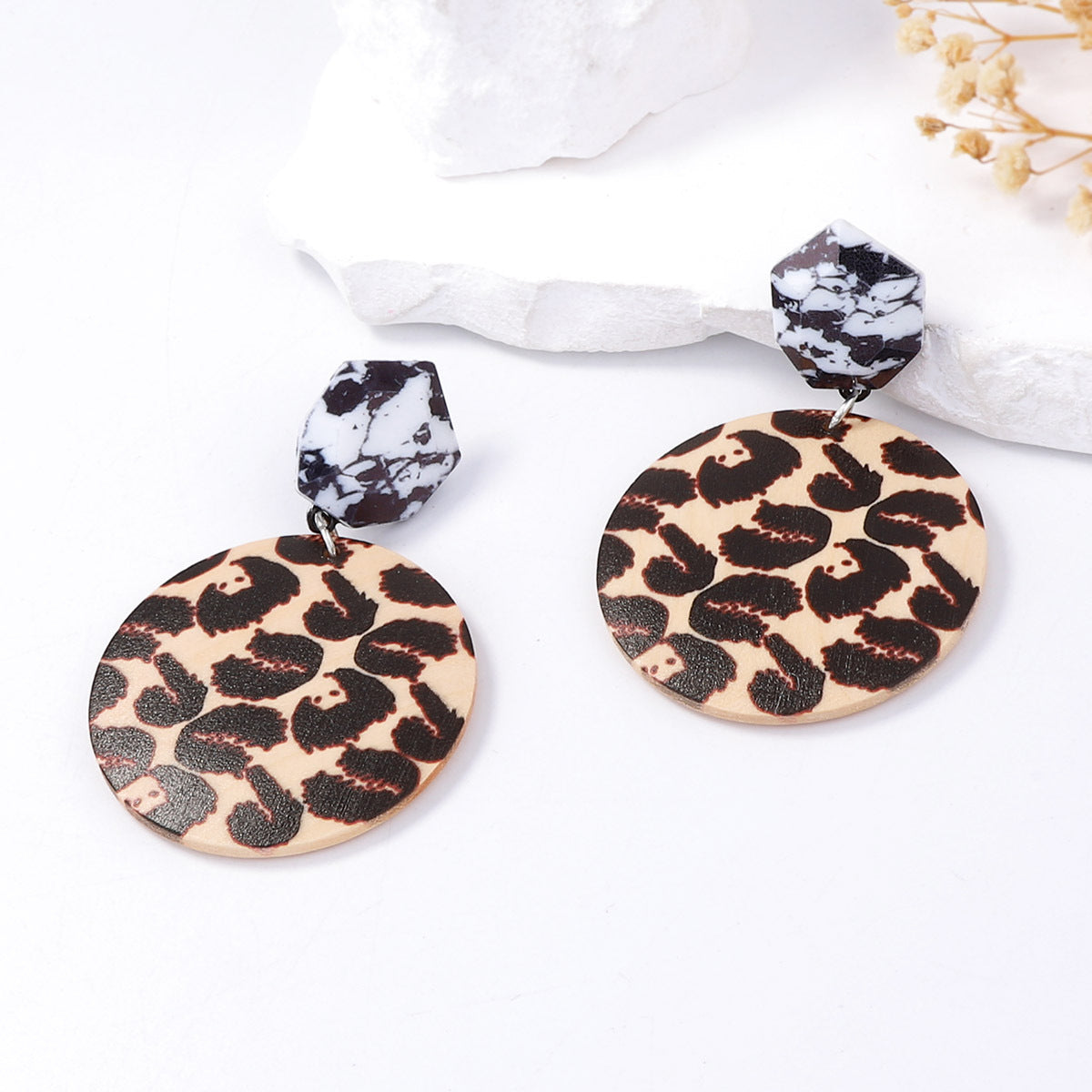 Charming Earring for Any Occasion