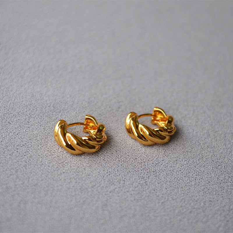 Romantic Gold Earring for Special Moments