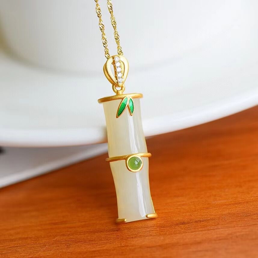 Romantic Silver Necklace for Special Moments