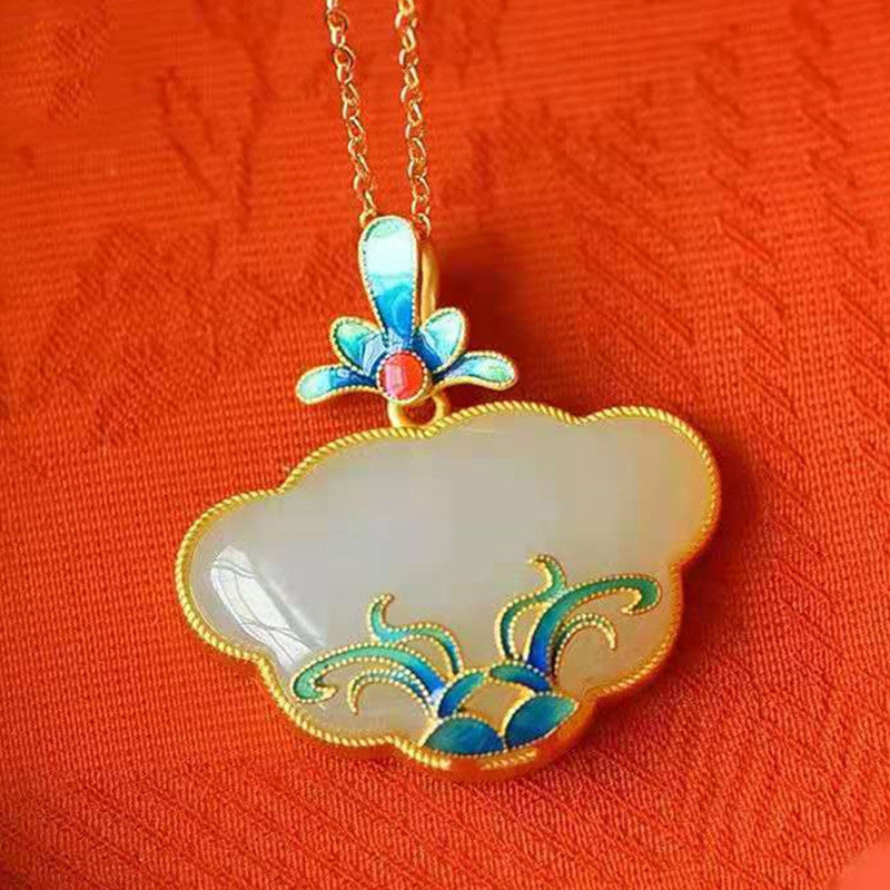 Charming Silver Necklace for Any Occasion