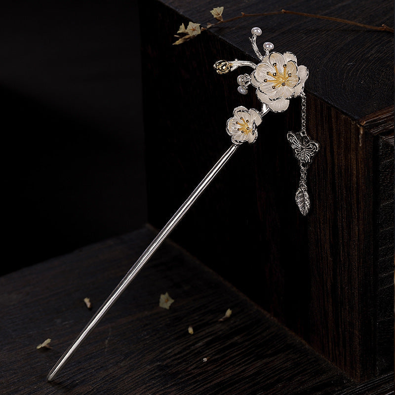 Classic Silver Piece with Timeless Appeal