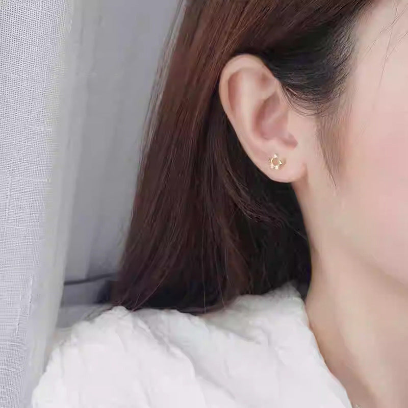 Romantic Gold Earring for Special Moments