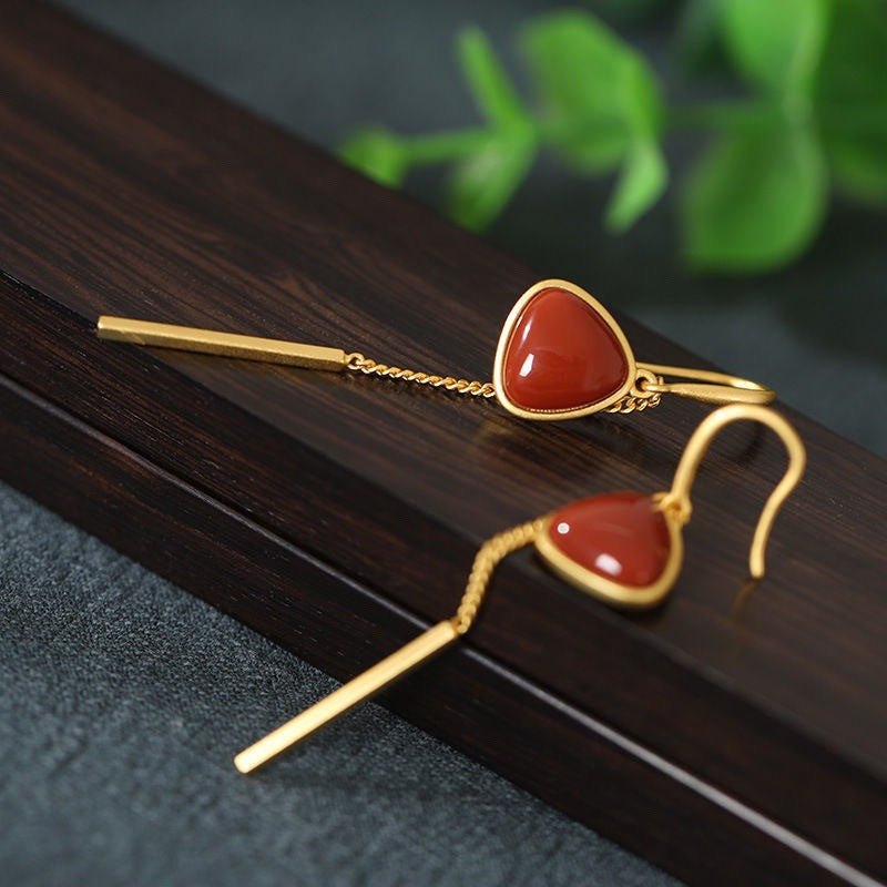 Classic Gold Earring with Timeless Appeal