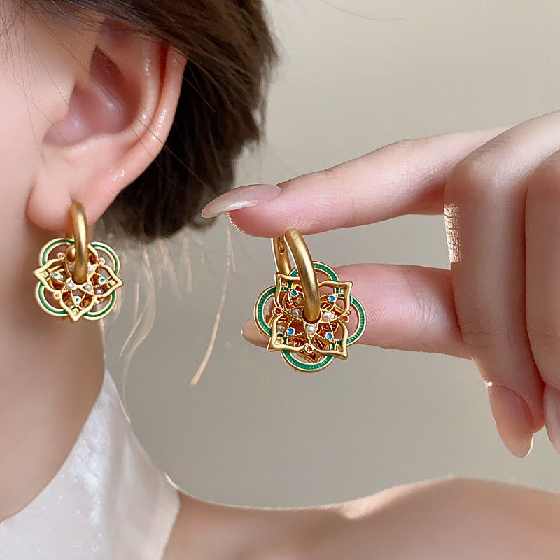 Charming Earring for Any Occasion