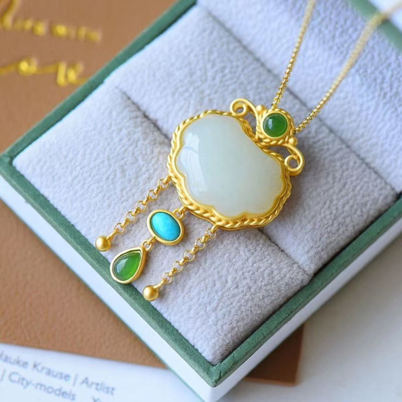 Beautiful Gold Pendant with Unique Style
