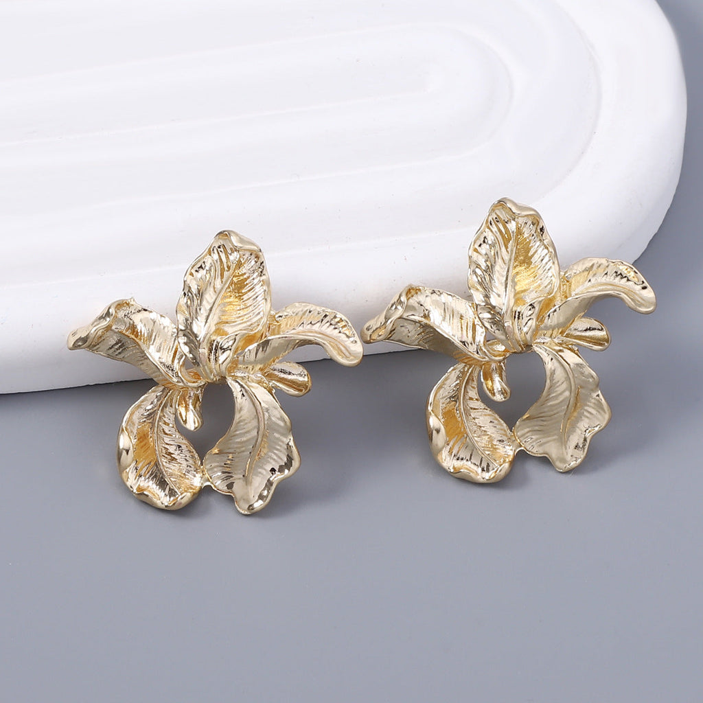 Charming Gold Earring for Any Occasion