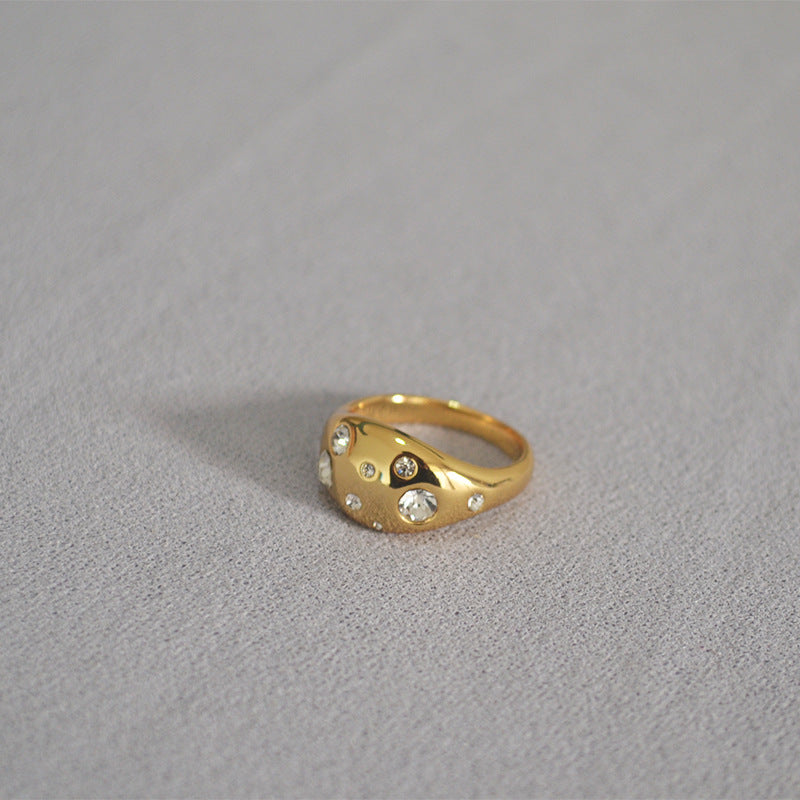 Classic Gold Ring with Timeless Appeal