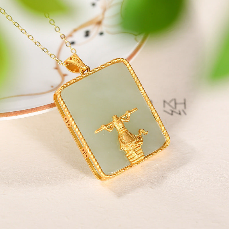 Classic Gold Pendant with Timeless Appeal
