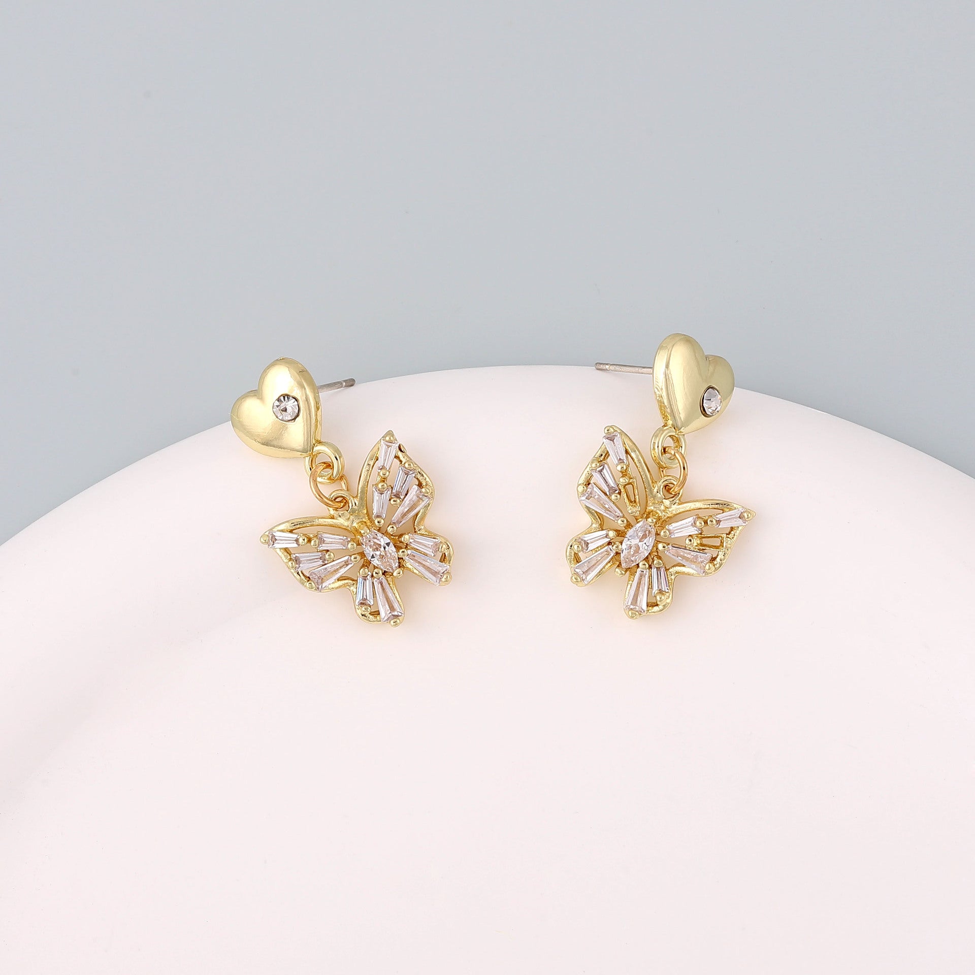 Charming Silver Earring for Any Occasion