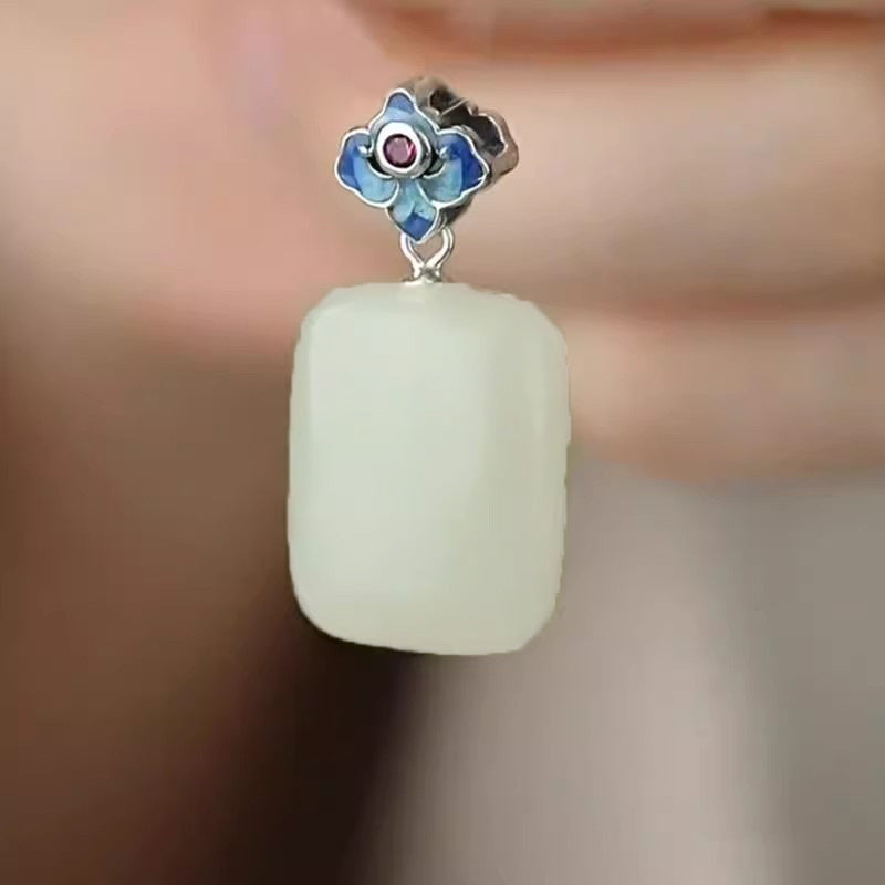 Romantic Silver Pendant for Special Moments