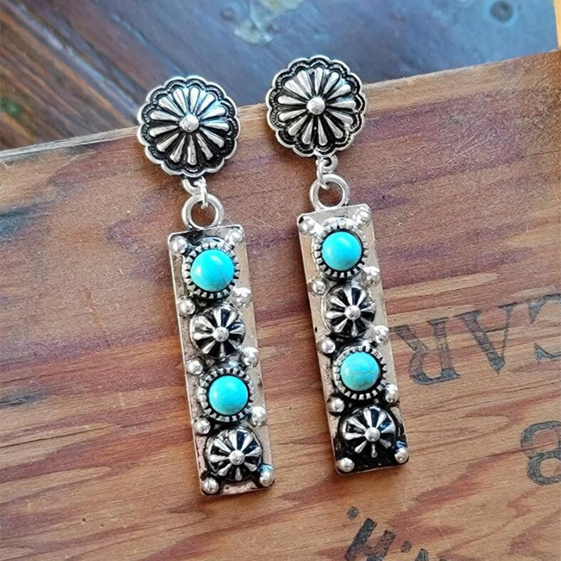 Charming Silver Earring for Any Occasion