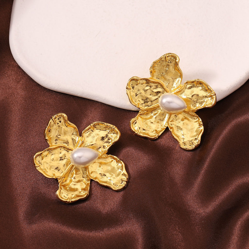 Romantic Pearl Earring for Special Moments