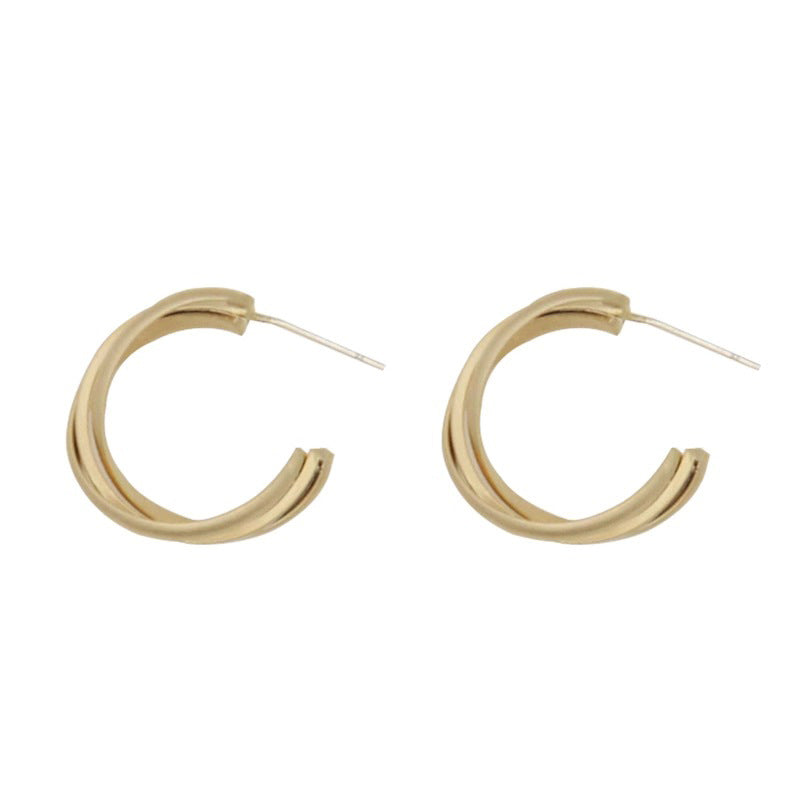 Charming Gold Earring for Any Occasion