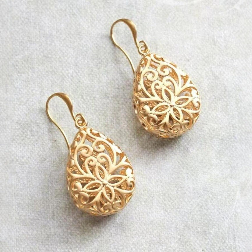 Beautiful Gold Earring with Unique Style