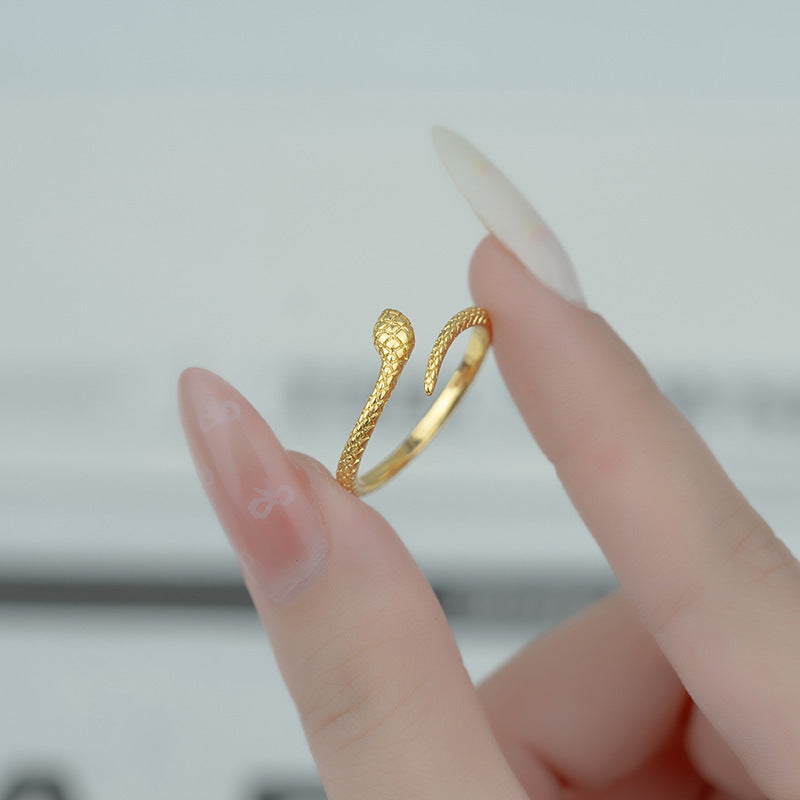 Charming Gold Ring for Any Occasion