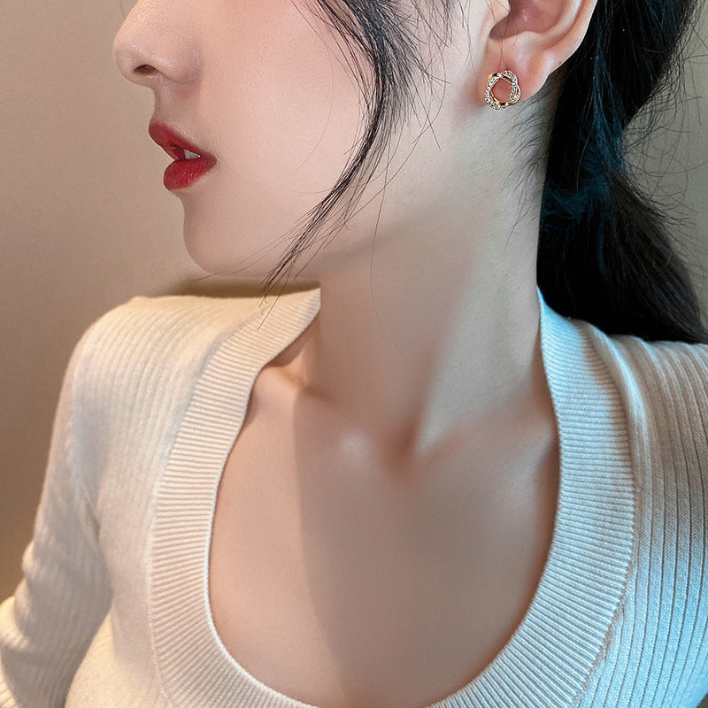 Charming Earring for Any Occasion