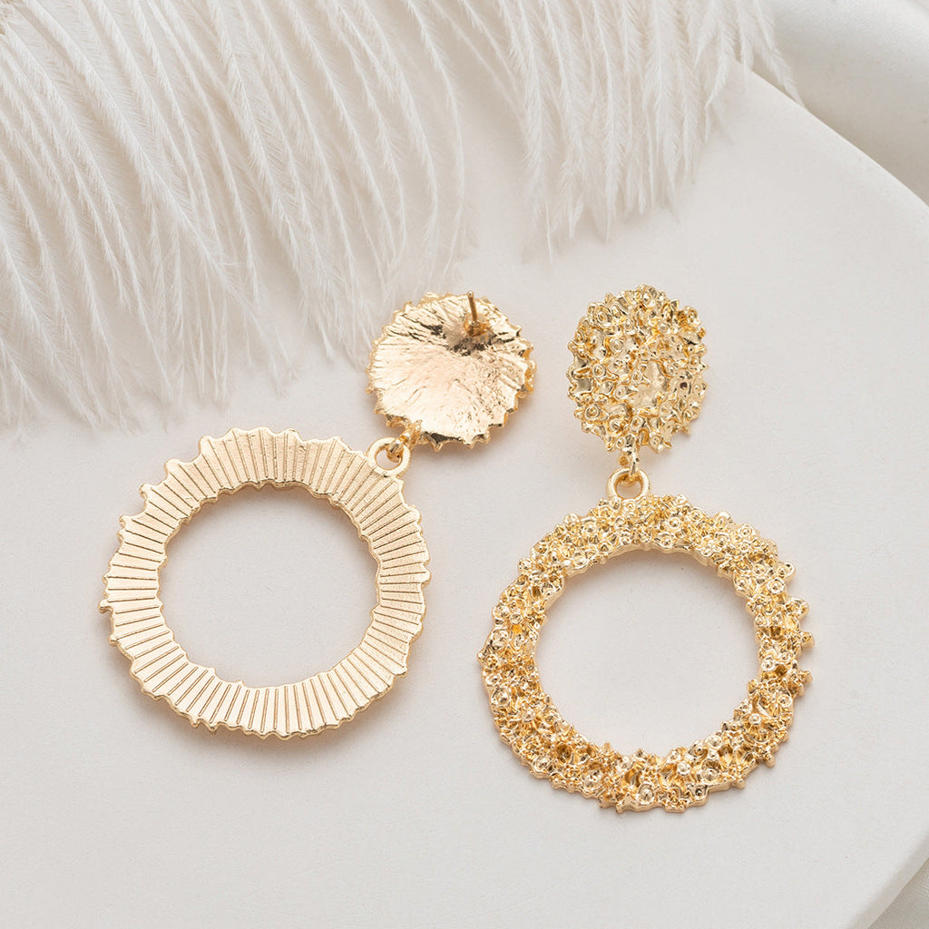 Romantic Gold Earring for Special Moments